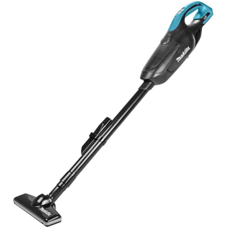 Draadloze handstofzuiger van het merk Makita, duidelijk zichtbaar in een rechtopstaande positie. De stofzuiger heeft een zwarte en turquoise kleurstelling en is ontworpen voor eenvoudig gebruik in huis.