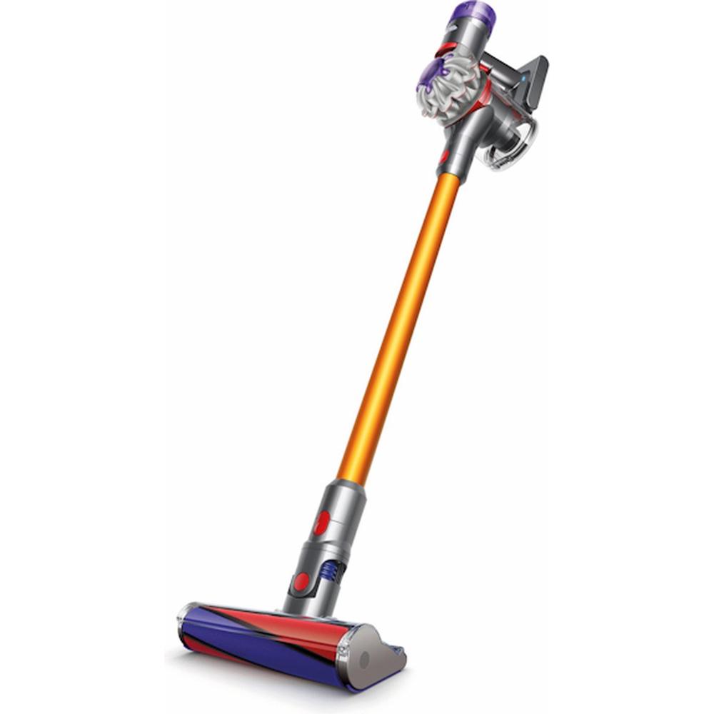Draadloze stofzuiger met een slim ontwerp, uitgerust met een oranje steel en multifunctionele borstelkop. De afbeelding toont de stofzuiger in een rechte positie, klaar voor gebruik, wat de moderniteit en efficiëntie benadrukt.