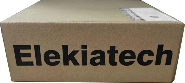 Een beige doos met de naam "Elekiatech" prominent in zwarte letters aan de voorkant. De doos lijkt ongeopend en kan een product bevatten dat beoordeeld wordt op de reviewwebsite.