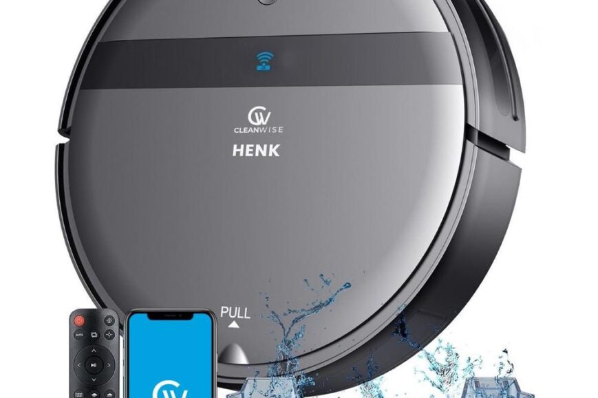 Een automatische stofzuiger met een modern ontwerp, voorzien van een afstandsbediening en een smartphone-app. De stofzuiger is uitgerust met een waterreservoir voor vochtige reiniging en heeft een elegante grijze afwerking.