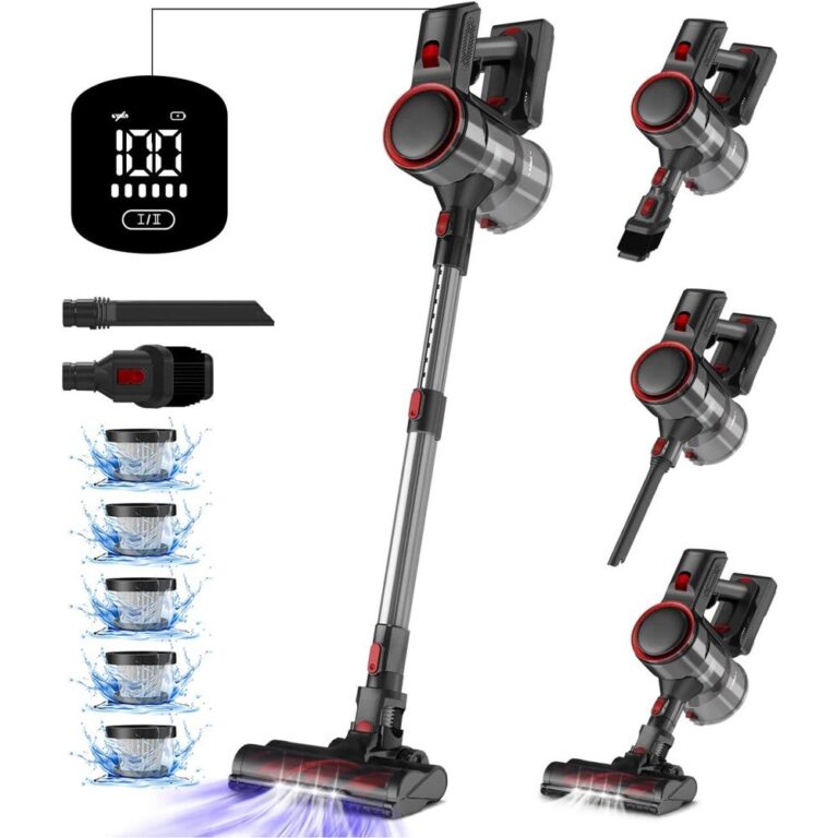 Draadloze stofzuiger met een digitaal display en meerdere opzetstukken voor verschillende schoonmaaktaken. De afbeelding toont de stofzuiger in verschillende standen, waaronder een handheld configuratie en de zuigmond voor vloerreiniging.