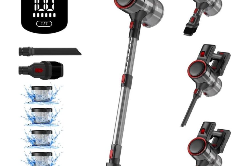 Draadloze stofzuiger met een digitaal display en meerdere opzetstukken voor verschillende schoonmaaktaken. De afbeelding toont de stofzuiger in verschillende standen, waaronder een handheld configuratie en de zuigmond voor vloerreiniging.