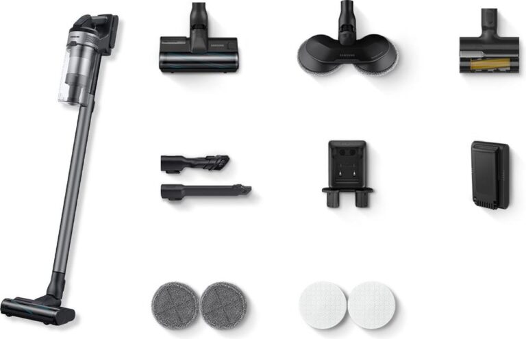 Een draadloze stofzuiger van Samsung, weergegeven met verschillende accessoires zoals mondstukken en een oplader. De afbeelding toont de stofzuiger in het midden en diverse bijbehorende onderdelen verspreid eromheen.