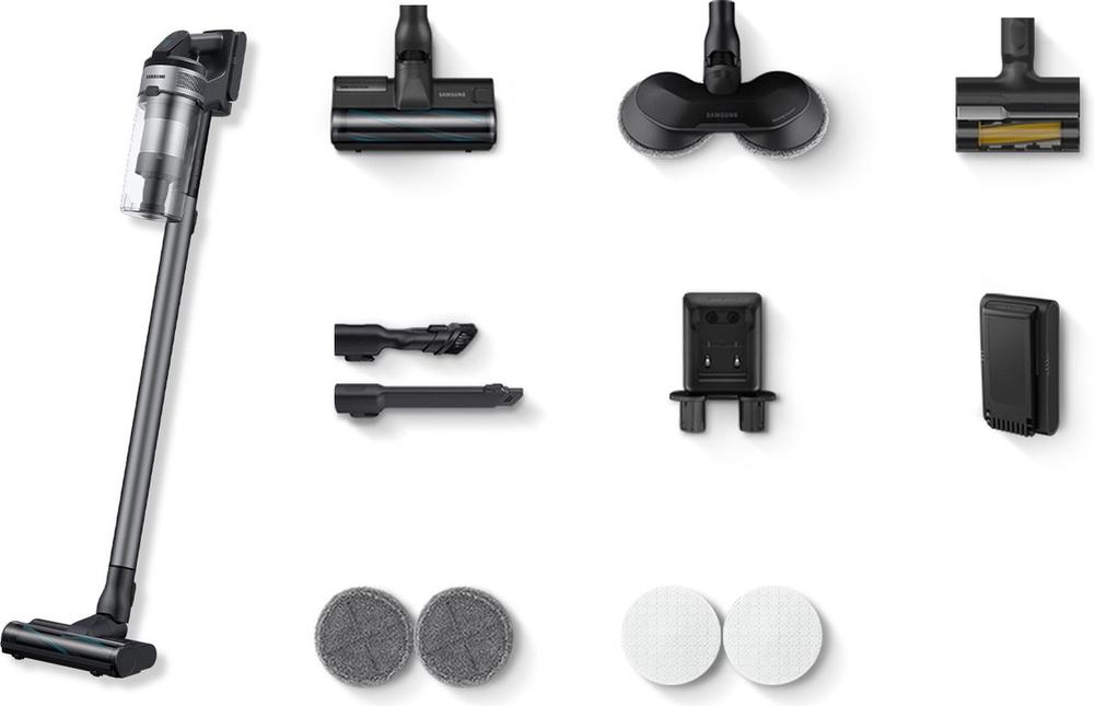 Een draadloze stofzuiger van Samsung, weergegeven met verschillende accessoires zoals mondstukken en een oplader. De afbeelding toont de stofzuiger in het midden en diverse bijbehorende onderdelen verspreid eromheen.