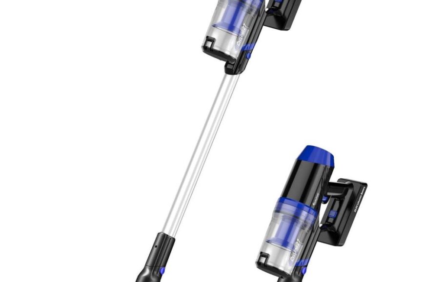 Draadloze stofzuiger met een transparante stofcontainer en een blauw en zwart ontwerp. De stofzuiger heeft een lange, flexibele steel en een multifunctionele zuigkop voor verschillende oppervlakken.