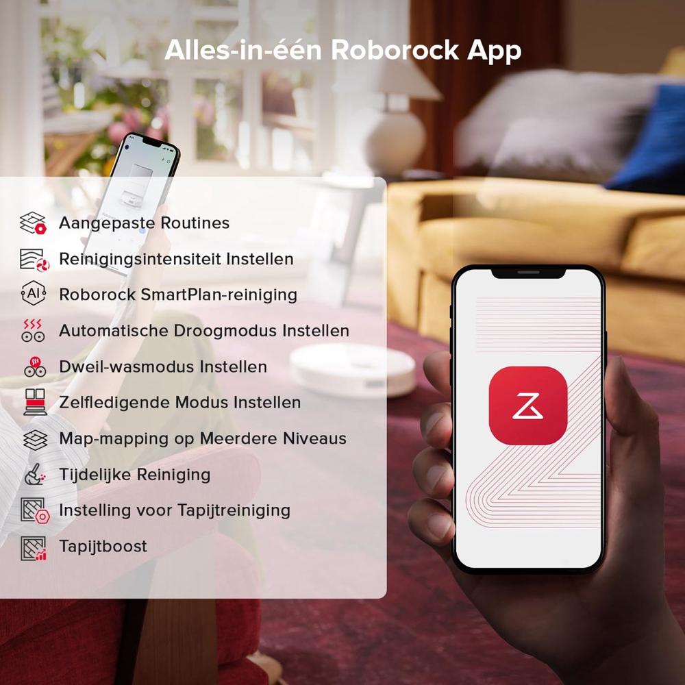 Een persoon houdt een smartphone vast met de Roborock-app zichtbaar op het scherm, terwijl de achtergrond een stijlvolle woonkamer toont. De app biedt verschillende functies zoals aangepaste reinigingsinstellingen en tapijtboost.