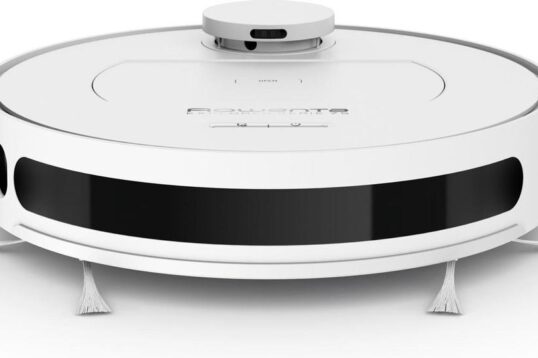 Een wit ronde robotstofzuiger met een zwart accent en twee zijborstels aan de onderkant. De stofzuiger heeft een moderne uitstraling en is ontworpen voor efficiënte reiniging van vloeren.