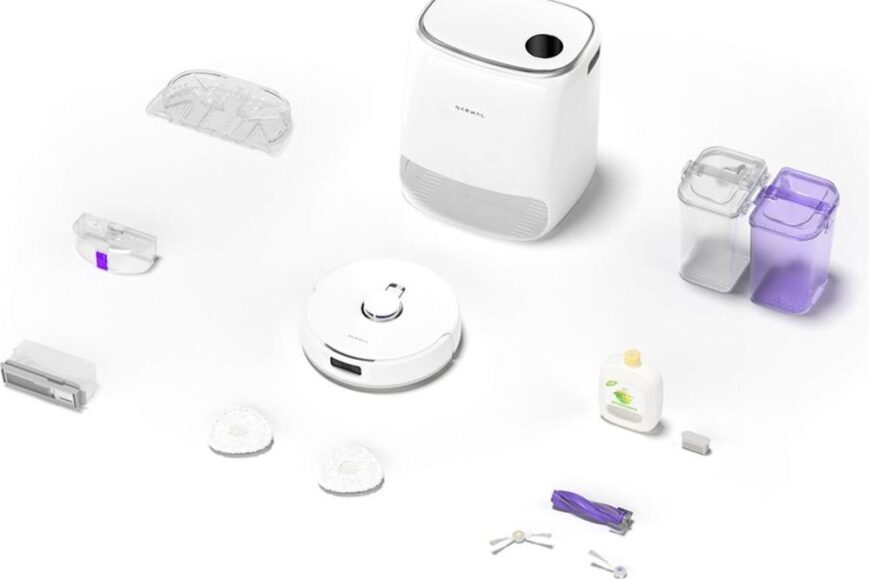 Afbeelding van een moderne robotstofzuiger met bijbehorende accessoires, waaronder verschillende opzetstukken, een reinigingsmiddel en transparante opbergcontainers. De robotstofzuiger zelf is wit en heeft een minimalistich ontwerp, naast diverse onderdelen die zijn functionaliteit ondersteunen.