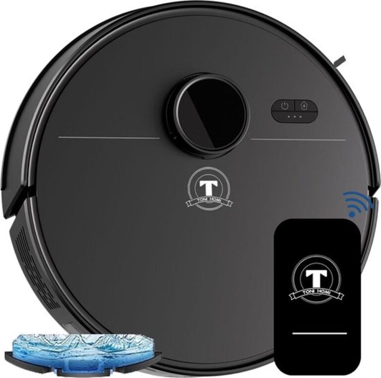 Afbeelding van een zwarte robotstofzuiger met een rond ontwerp, voorzien van een wit logo in het midden en enkele bedieningsknoppen aan de bovenkant. Ook zichtbaar is een blauwe dweilaccessoire dat onder de stofzuiger ligt, wat aangeeft dat het apparaat ook kan dweilen.