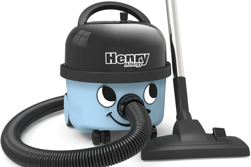 Numatic Henry Allergy HEPA13 stofzuiger in summer blue met zwarte slang en verstelbare zuigmond